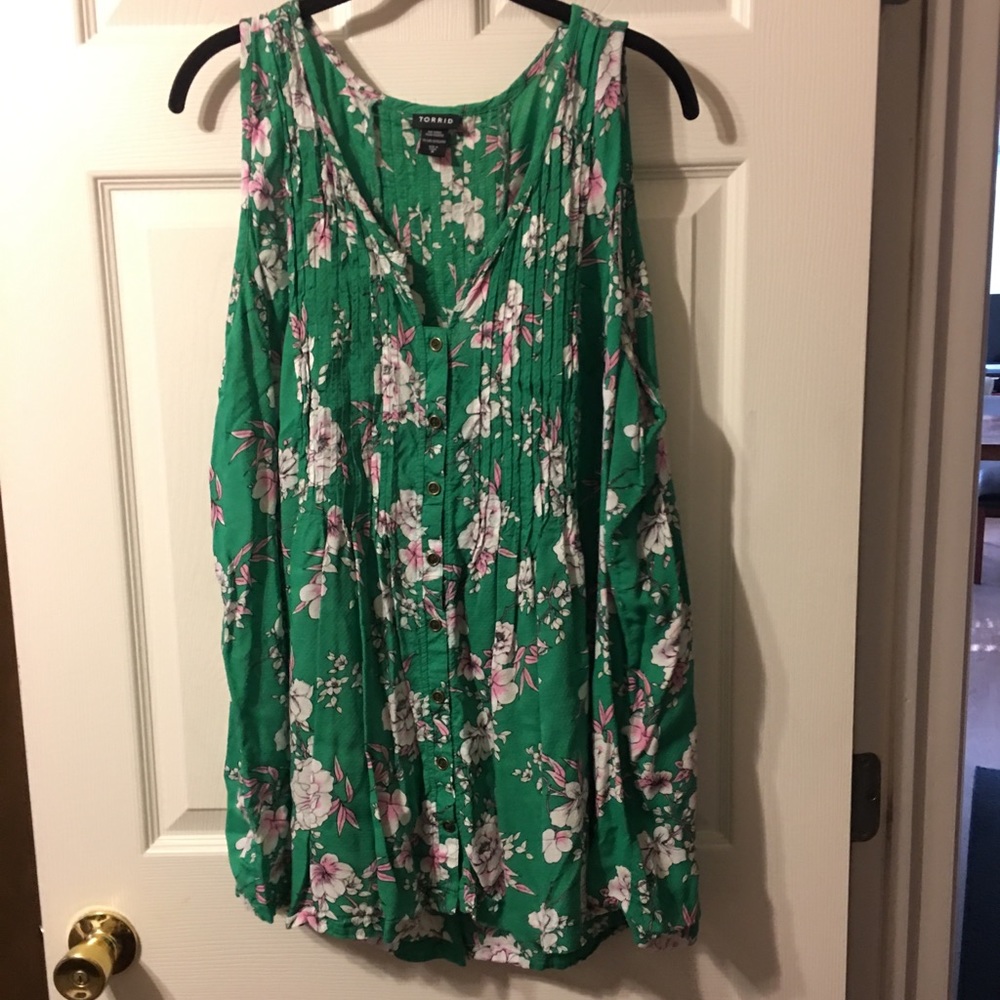 Sleeveless Dress Shirt